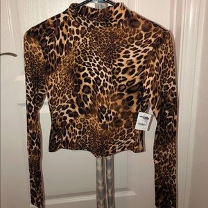 Long Sleeve Cropped Cheetah Print Top🐆
